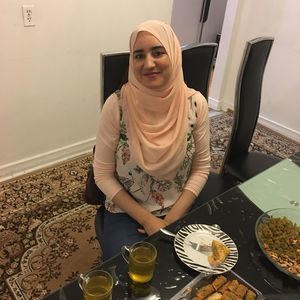 Meet your Posher, Hakima